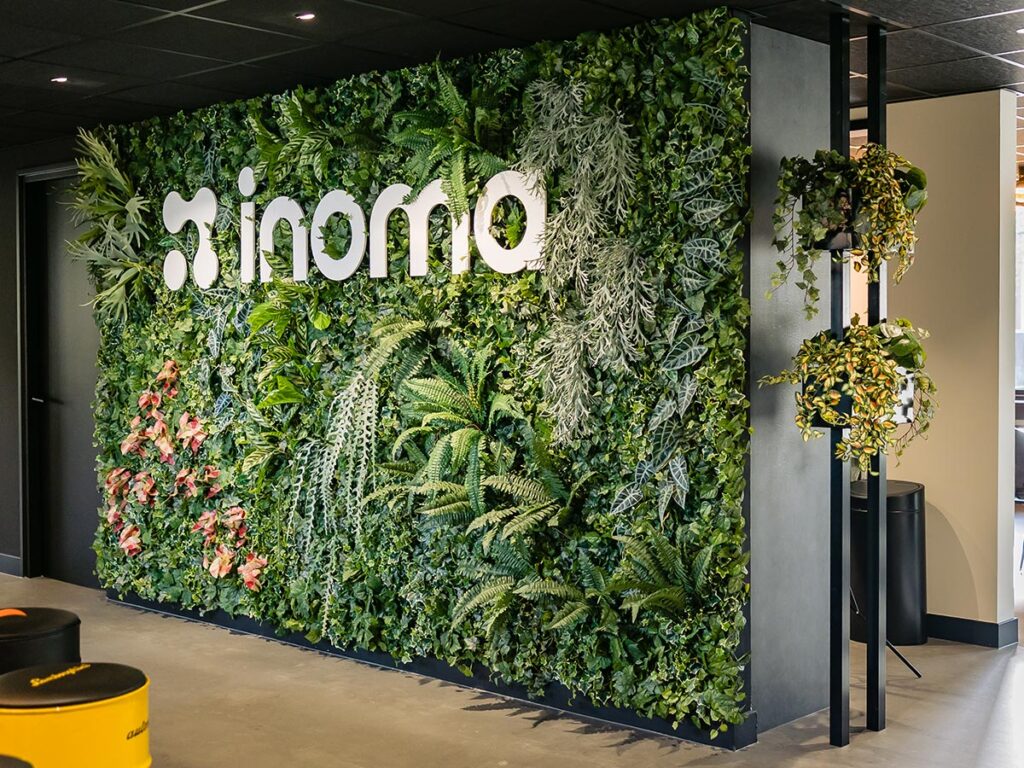 Groene wand op kantoor