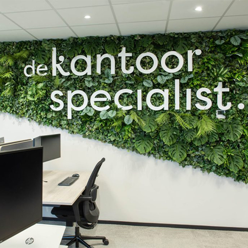 Maatwerk kunstplantenwand bij De Kantoorspecialist in Veenendaal